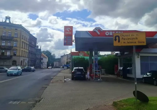 Ceny paliw znów rosną. Czy rząd powinien interweniować?