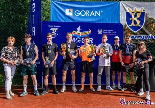 Tenis ziemny na topie! Mieszkańcy powalczyli o puchar burmistrza