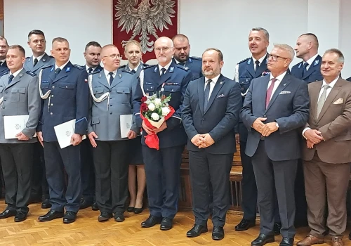 Powiatowe Obchody Święta Policji w Wieluniu. Awanse, jubileusze i podziękowania za codzienną służbę