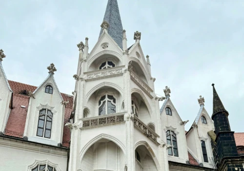 Zamek, który pamięta rok 929. Leży niedaleko polskiej granicy