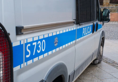 Dramat rodzinny w Chojnie. 20-latek aresztowany za zabójstwo matki i próbę zabójstwa babci