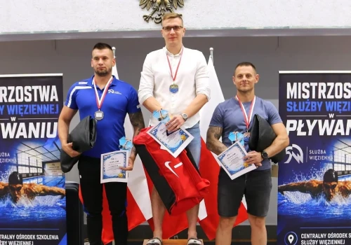 Duży sukces funkcjonariusza z AŚ Mysłowice. Mł. chor. Mateusz Skibiński błyszczał na Mistrzostwach Służby Więziennej w Pływaniu