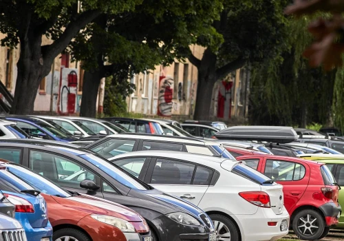 Ten parking jest droższy niż... doba w Hotelu Gołębiewskim w Pobierowie