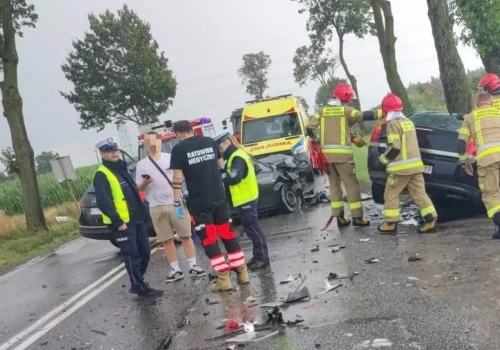 Trzy osoby poszkodowane. Zderzyły się trzy samochody