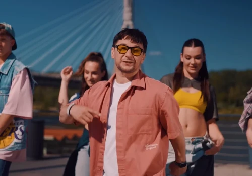 „Do Ciebie Halo (Vice Versace)” to wakacyjna nowość od Ambu-Lans