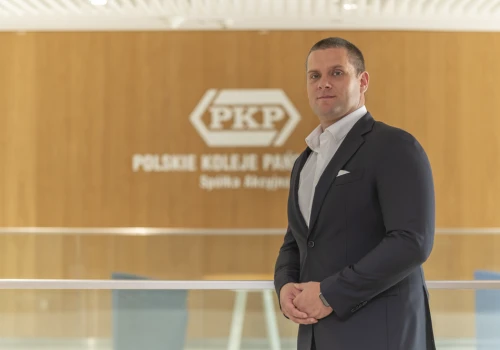 Reklama na dworcach kolejowych. Jak zarobić, ale nie szpecić?