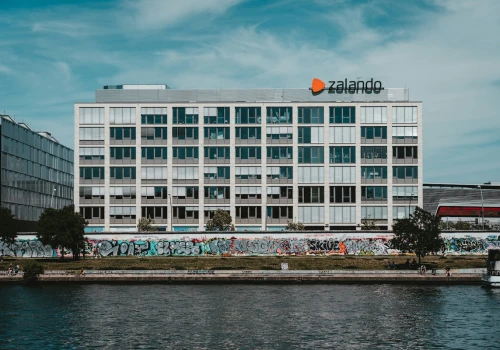 Kolejna fala cięć. Gigant e-commerce znów ogranicza zatrudnienie