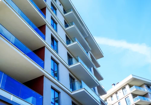 Ponad rok mieszkał w hotelach bez płacenia. Ogolił głowę dla wiarygodności