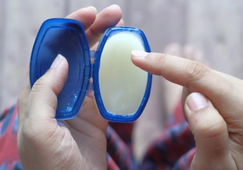 Smaruję wazeliną 3 miejsca na ciele. Perfumy trzymają się przez cały dzień