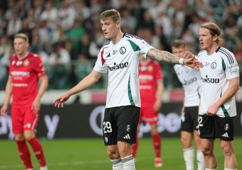 Wyjątkowy ślub. Zamiast kwiatów – piłki dla dzieci z lokalnego klubu