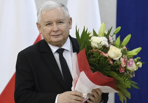 Kaczyński miał dziewczynę?! Nawet mama bliźniaków ją wspominała. „Czy Jarek się ożeni, czy nie?”