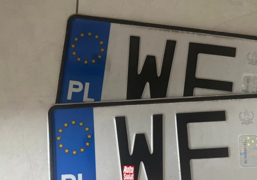 To nie żart. Będziemy mieli tablice rejestracyjne XD, VW, AK i MO. Zgadniesz w których miastach?