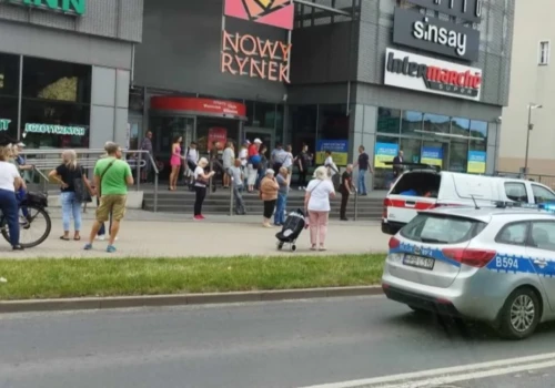 Niewybuch w rejonie galerii Nowy Rynek. Służby ewakuują teren.