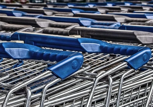Polacy kupowali więcej, niż zakładał rynek. E-commerce i sklepy stacjonarne dzielą się sukcesem