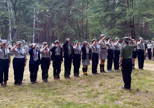 Zwykły las zamienił się w harcerskie miasteczko. Ponad 250 osób zbudowało obóz od podstaw