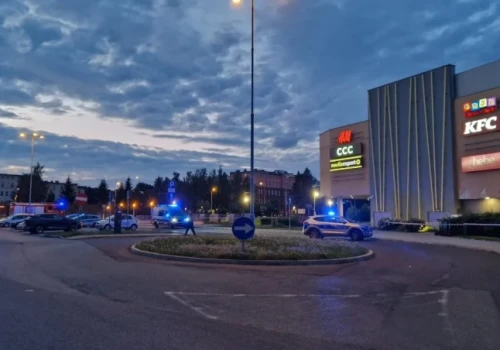 Niewybuchy przy galerii handlowej. Wielka ewakuacja i działania służb