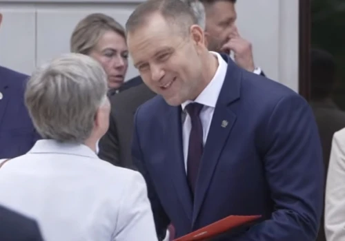 Nawrocki zmiękł! Była 18:49, gdy człowiek prezydenta ogłosił TĘ decyzję. „Wręczy powołania”