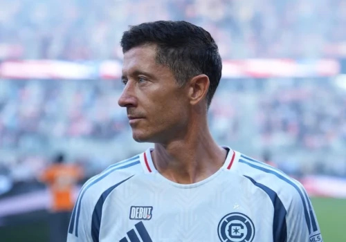 Bramkarz przestraszył się Roberta Lewandowskiego. Kuriozalny gol w debiucie