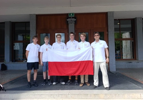 Trzy medale dla Polski na Środkowoeuropejskiej Olimpiadzie Informatycznej 2026. Artur Smoleński najlepszy w całych zawodach!