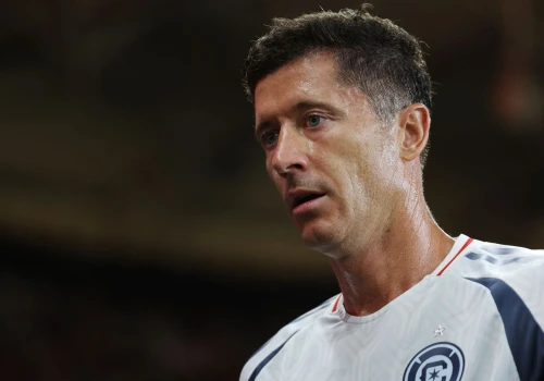 Nam nie trzeba sprzedawać Lewandowskiego jako baby z brodą