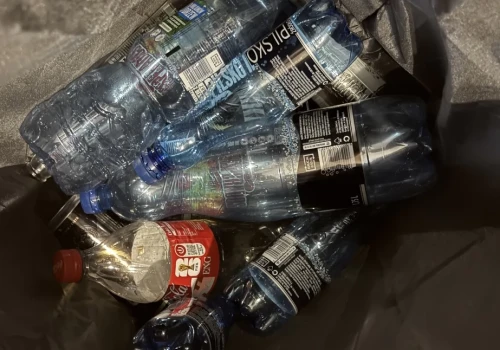 Mniej plastiku i szkła w odpadach. Pierwsze efekty systemu kaucyjnego w Jaworznie