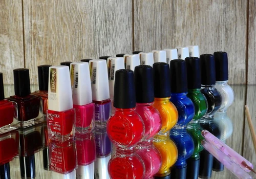 Lata 90. wracają na paznokcie. Kobiety oszalały na punkcie manicure księżnej Diany