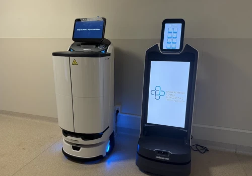 Roboty pielęgniarskie rozpoczęły pracę w USK nr 2 PUM. Szpital rozwija nowoczesną opiekę nad pacjentami