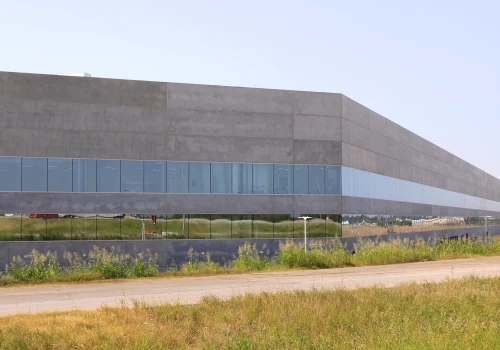 Tesla spala gotówkę po raz pierwszy od 2024 roku, płacąc za AI i roboty Optimus