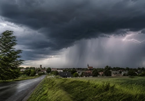 Ostrzeżenie IMGW dla całego województwa podlaskiego. Burze, ulewny deszcz i silny wiatr