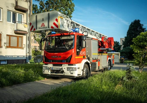 Pożar na ulicy Polnej w Ostrowcu. Zapalił się kontener na śmieci