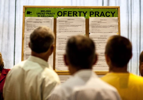 7442 zł wypłaty plus 1800 zł co miesiąc i dodatki. Cała masa dodatków