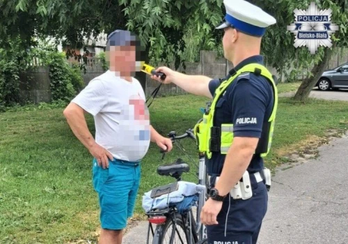Policjanci prowadzą akcję „Bezpieczny Cyklista”. Kontrole na drogach w powiecie bielskim