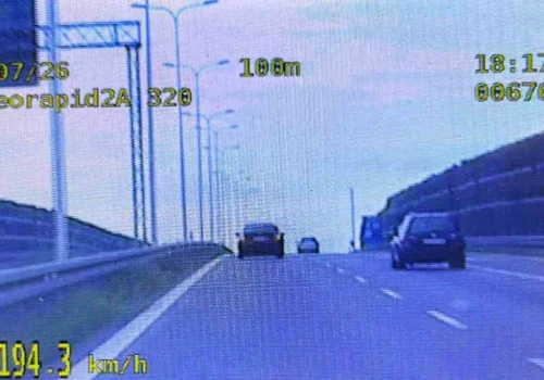 Pędził drogą S12 blisko 200 km/h. Dwoje kierowców ukaranych wysokimi mandatami
