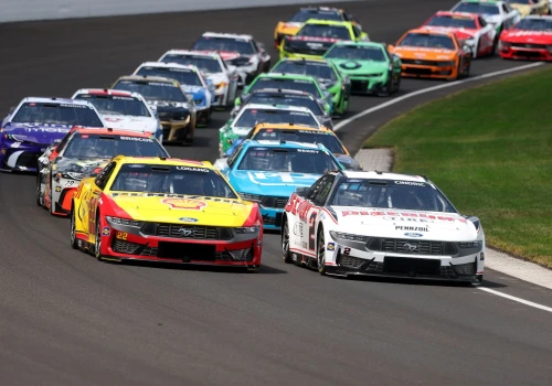 NASCAR w Indianapolis i Iowa na żywo w Motowizji