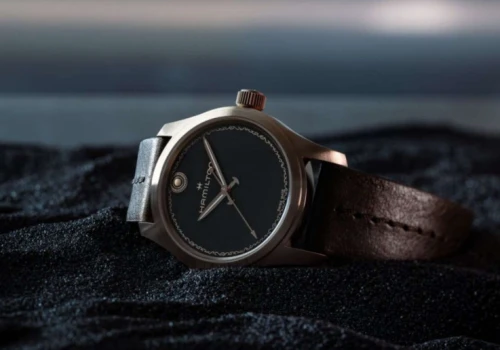 Odyseja Nolana w wersji lifestyle na nadgarstku: Hamilton Khaki Field z brązu