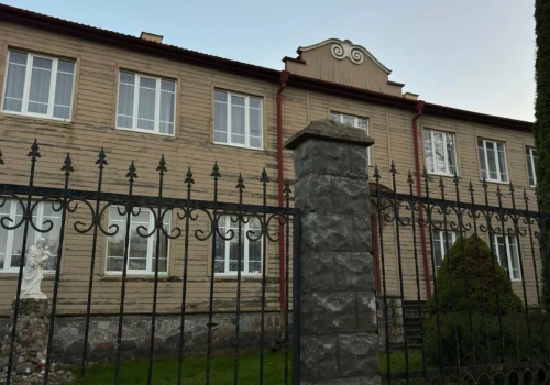 Historyczny klasztor nazaretanek w Nowogródku rozebrany – siostry budują nowy dom i proszą o pomoc