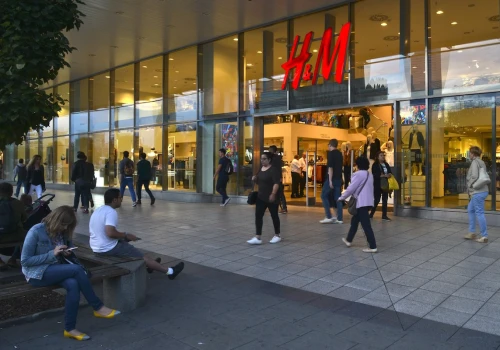 Zamiast kultowego H&M będzie dwupoziomowa Żabka. Szokująca zmiana na Marszałkowskiej