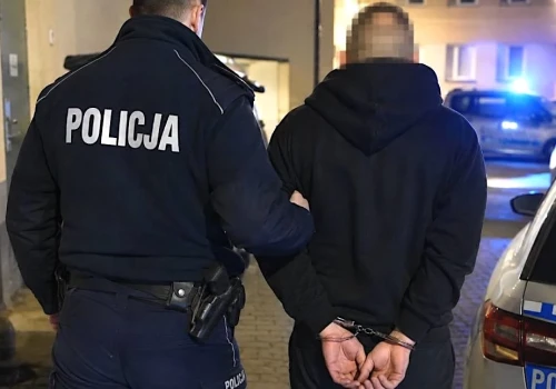 27-latek z trzema zakazami prowadzenia pojazdów trafił do aresztu. Sąd nie miał wątpliwości