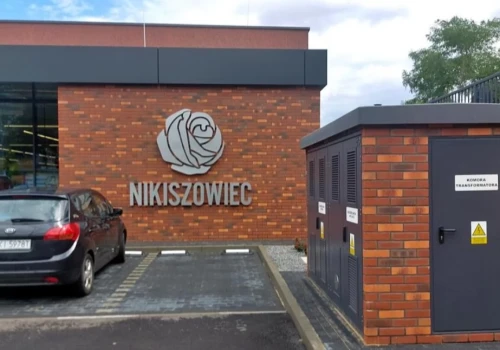 Klinkier, róża i wielki pylon. Lidl próbował nawiązać do architektury Nikiszowca