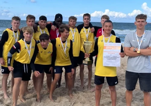 Siódemka Legnica wicemistrzem Polski w plażowej piłce ręcznej