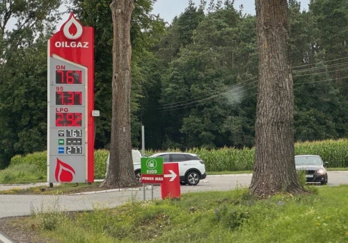 Benzyna 95 po 7,37 zł. Za pełny bak płacimy już prawie 370 zł