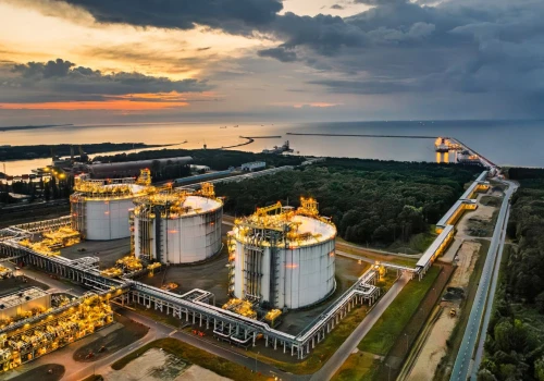Globalny kryzys LNG pogłębia presję na Europę i Azję przed zimą