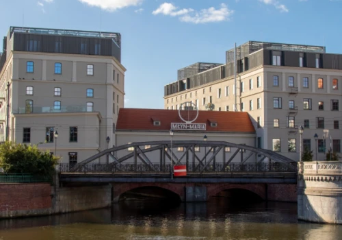 Charakterystyczne balkony na historycznym Młynie Maria we Wrocławiu. Deweloper zabrał głos