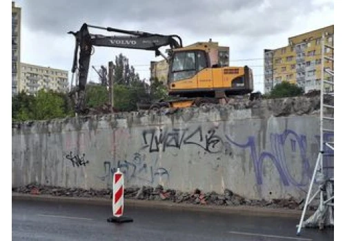 Łódź: Rozbierają estakadę na Alei Włókniarzy. Zamknięty lewy pas na dolnej jezdni. Utrudnienia potrwają jeszcze co najmniej rok