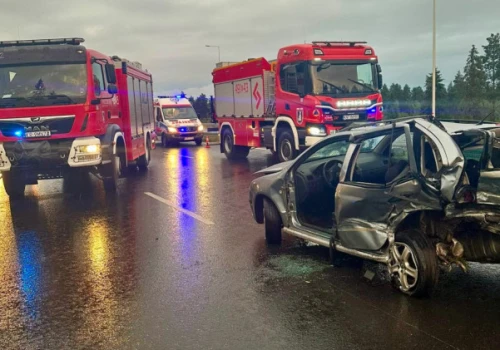 Groźny wypadek na zakopiance. Ucierpiał kierowca osobówki