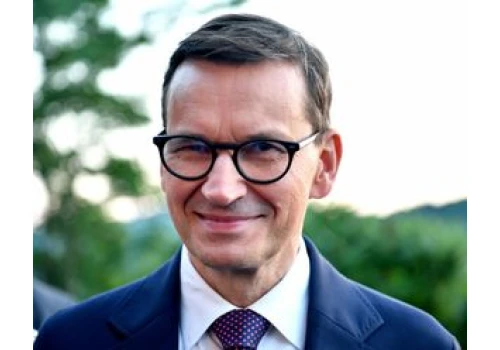 Seria nocnych wpisów polityków PiS. Tak piszą ludzie Morawieckiego