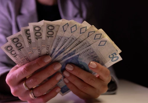 Jeden błąd pracodawcy i na konto może wpłynąć więcej pieniędzy. Liczy się ten termin