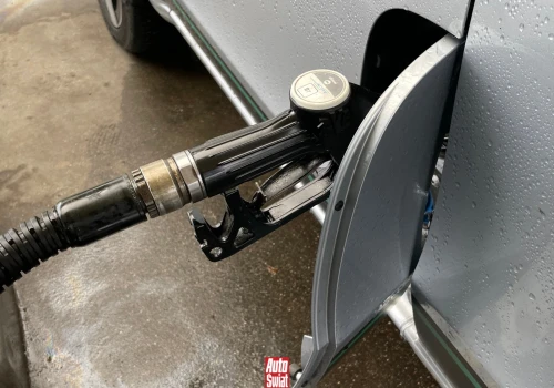 Paliwo można oszczędzać bez ryzykownych zagrywek. Te metody polecają eksperci