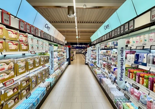 Najładniejszy market w Polsce od środka. Kasy widzą towar, jest równo co do milimetra