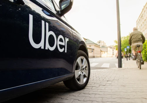 Znika 1,2 tys. firm taxi. Rosną Uber i Bolt. Pośrednicy przejmują rynek